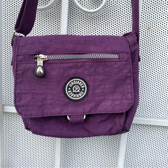 Jinqiaoer Small 8”X8” purple Nylon Crossbody purse. Lots of storage zip pockets - Picture 1 of 6